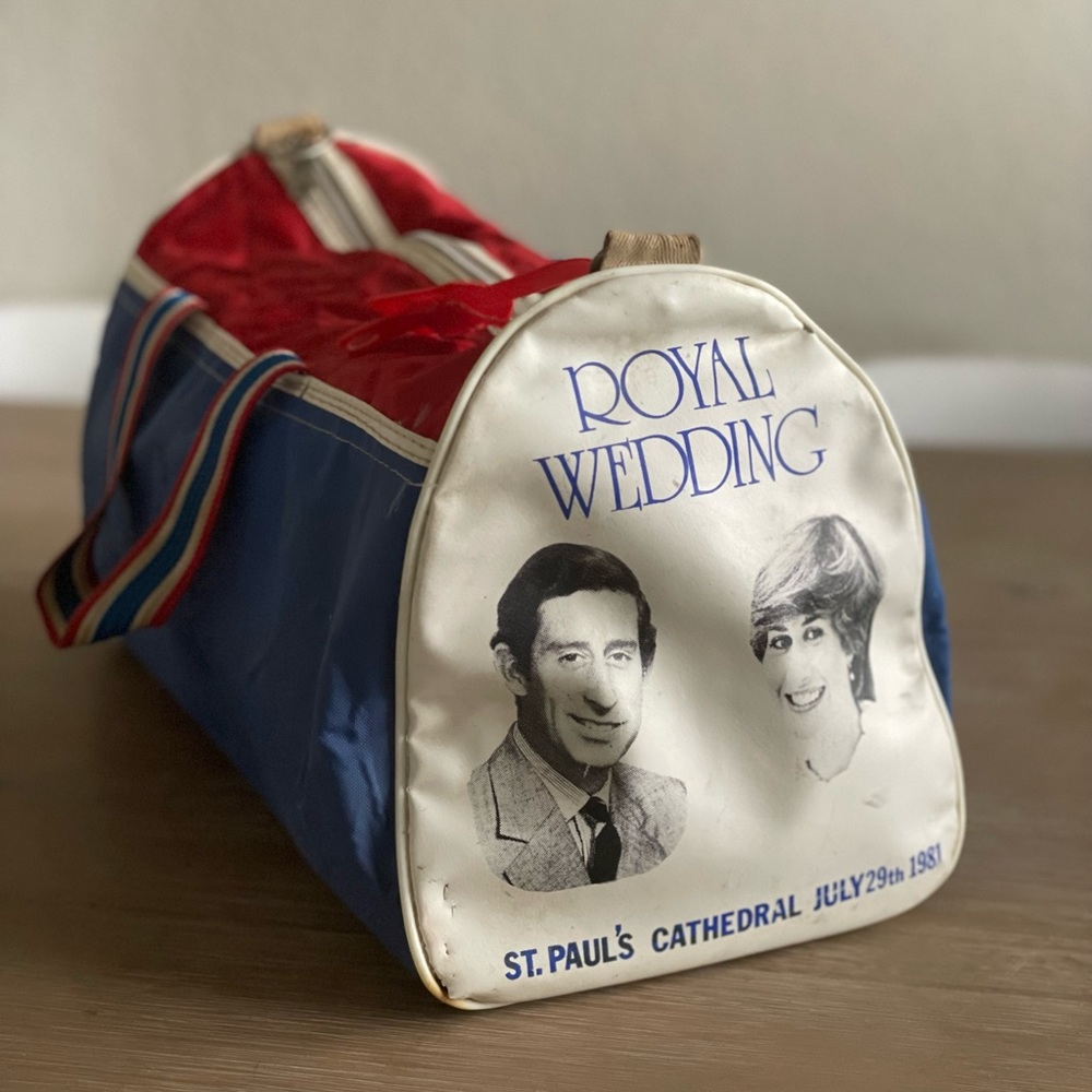 AMAZING FIND FOR THE ROYALISTS! Vintage commemorative Royal Wedding Dufflebag!